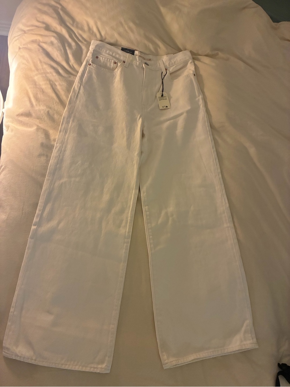 Levi’s Ribcage Wide-Leg White Jeans